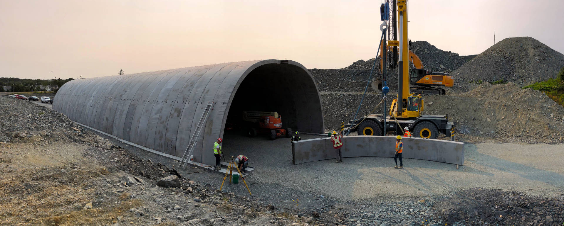 Alignment and millimeter-accurate shimming of a pre-cast concrete tunnel.